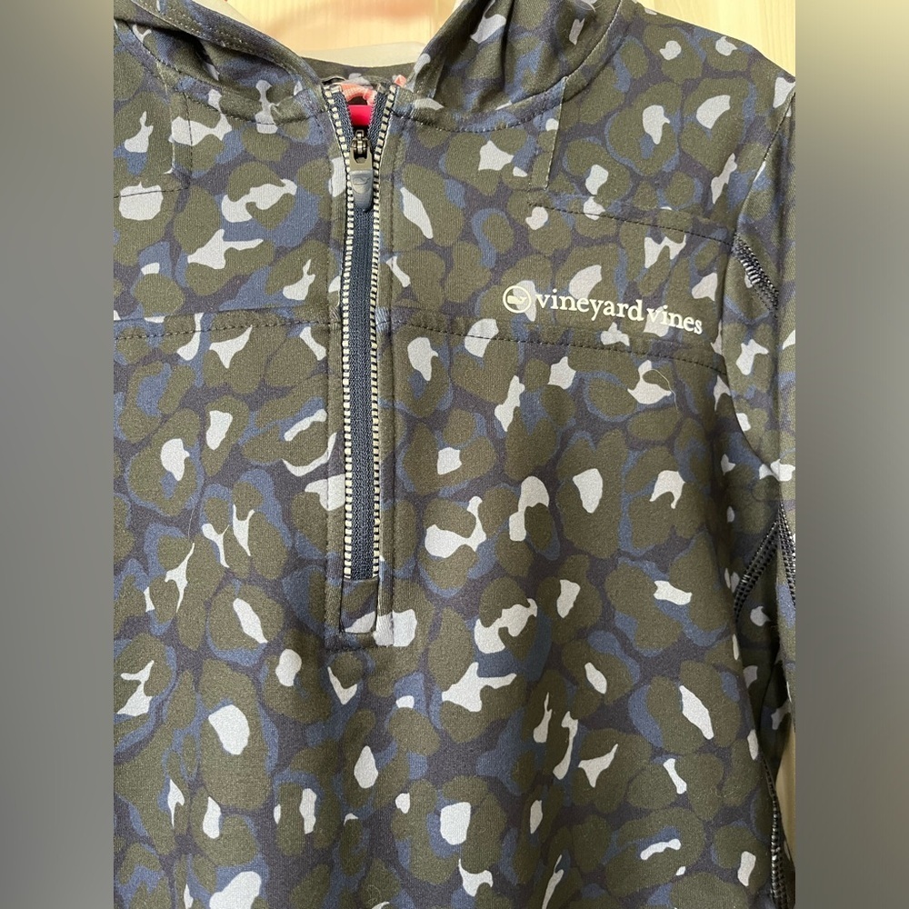 NWT, Camo 1/4 zip Vineyard Vine shep shirt with hood - Picture 9 of 10